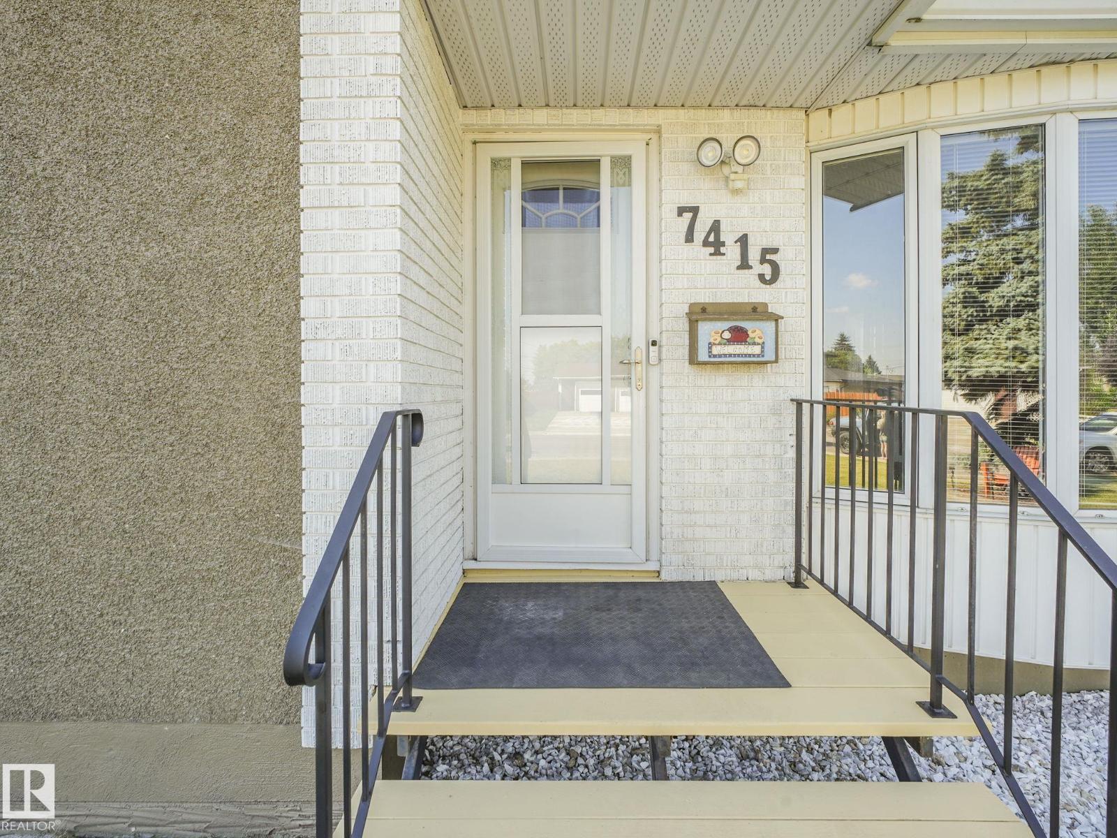 Photo 12 of 7415 84 Av Nw, Edmonton AB