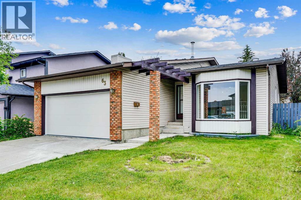 Single Family House 4 Level for Sale in  Castlefall Grove NE Castleridge Calgary 