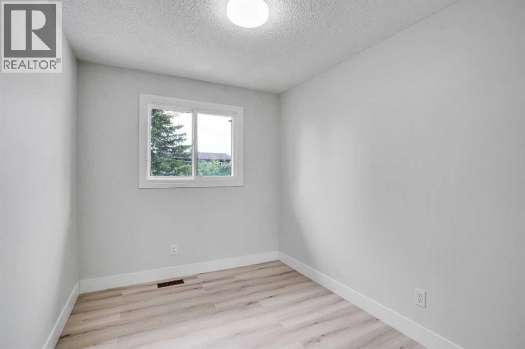 Single Family House 4 Level for Sale in  Castlefall Grove NE Castleridge Calgary 