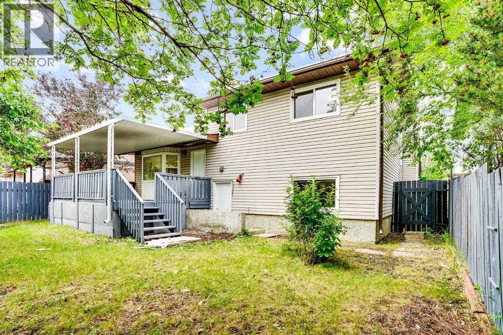 Single Family House 4 Level for Sale in  Castlefall Grove NE Castleridge Calgary 