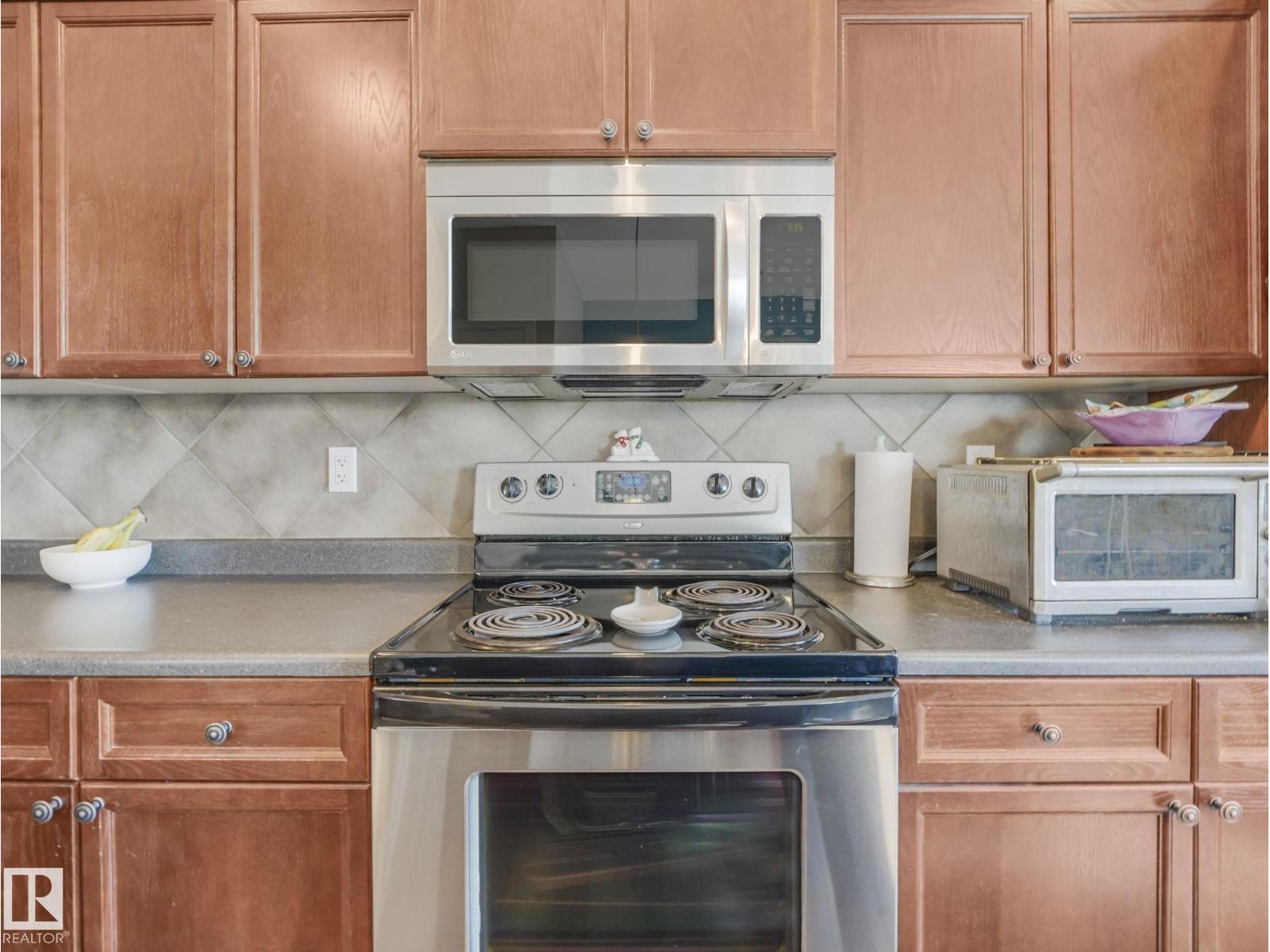 Photo 8 of 94 13825 155 Av Nw, Edmonton AB