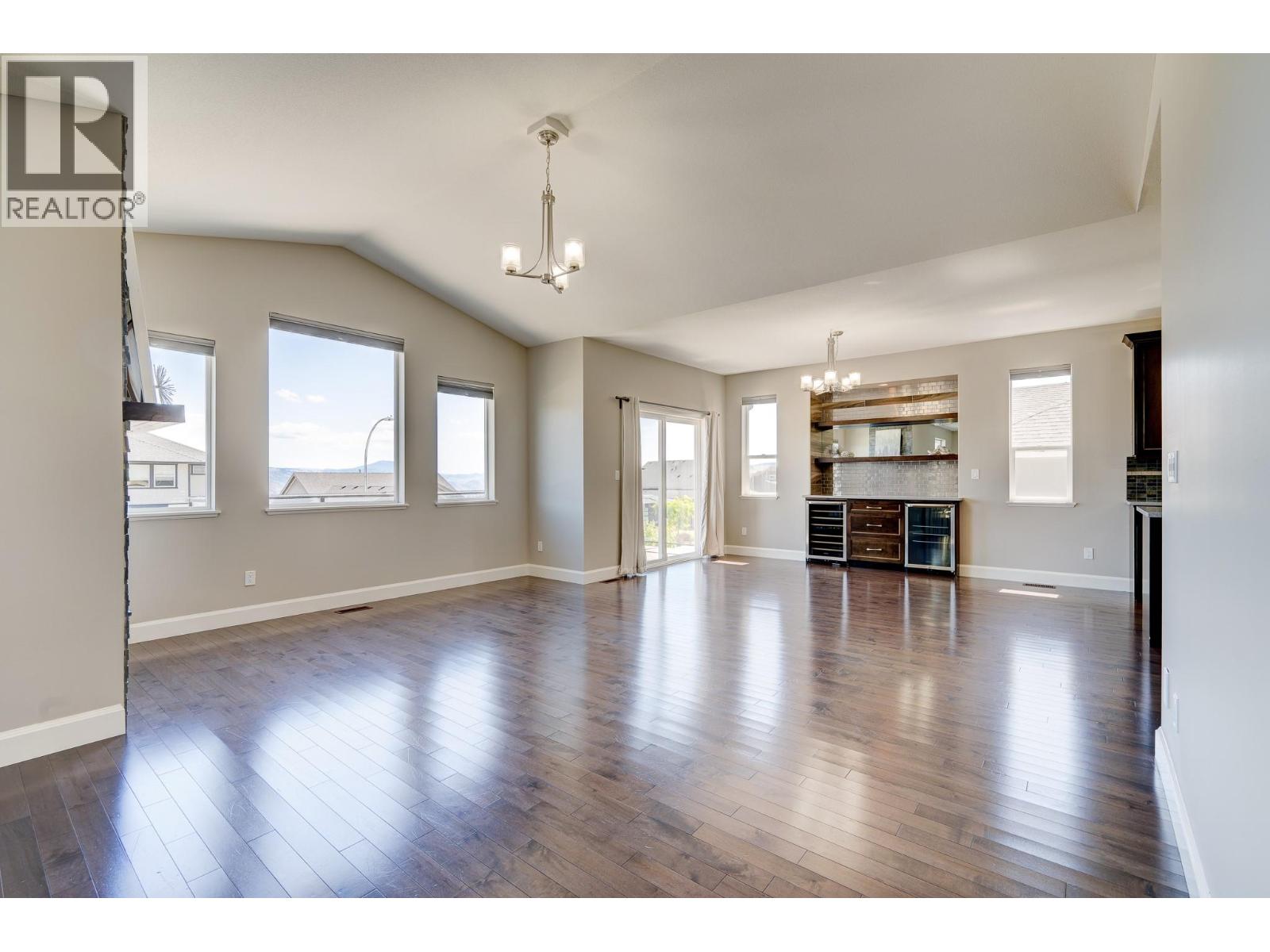 Photo 3 of 1425 Dunbar Drive, Kamloops BC