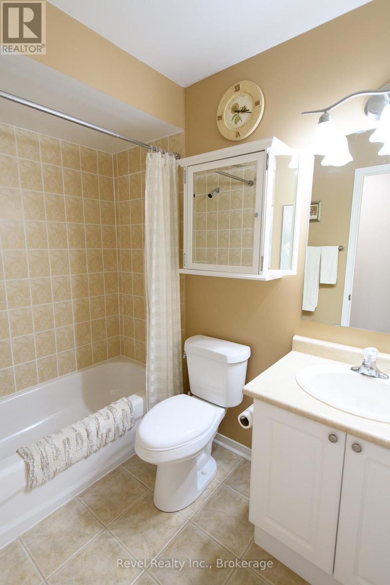 Photo 16 of 30 Cranberry Heights, Wasaga Beach ON