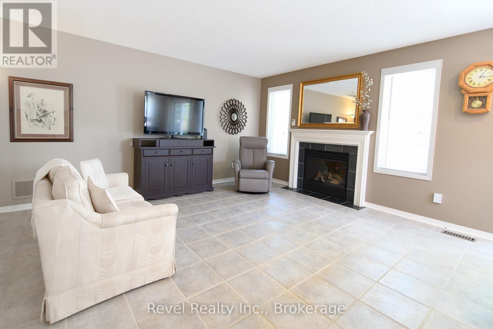 Photo 10 of 30 Cranberry Heights, Wasaga Beach ON