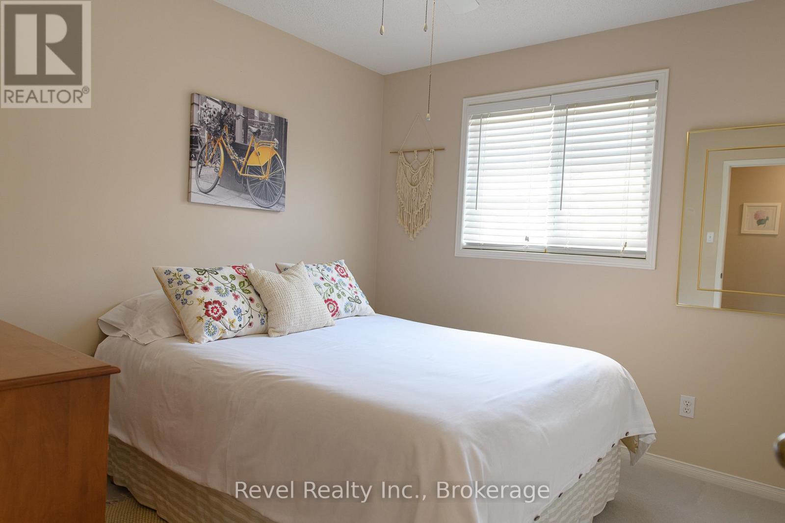Photo 15 of 30 Cranberry Heights, Wasaga Beach ON