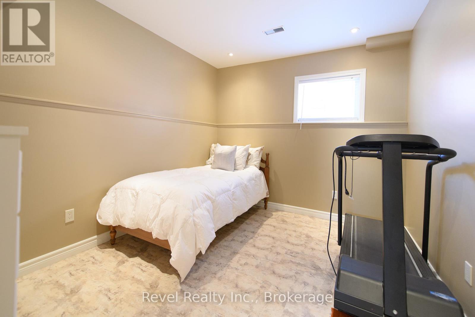 Photo 19 of 30 Cranberry Heights, Wasaga Beach ON