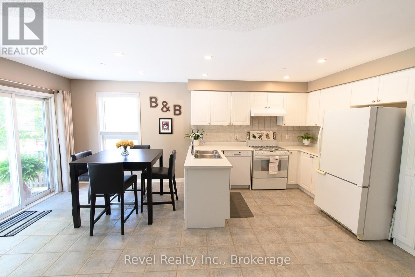 Photo 6 of 30 Cranberry Heights, Wasaga Beach ON
