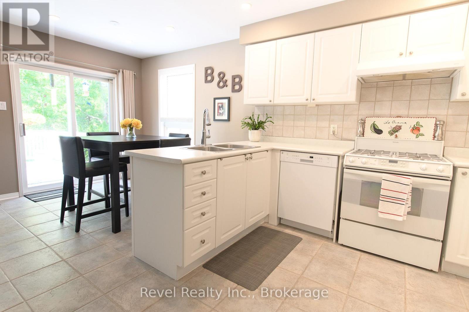 Photo 7 of 30 Cranberry Heights, Wasaga Beach ON