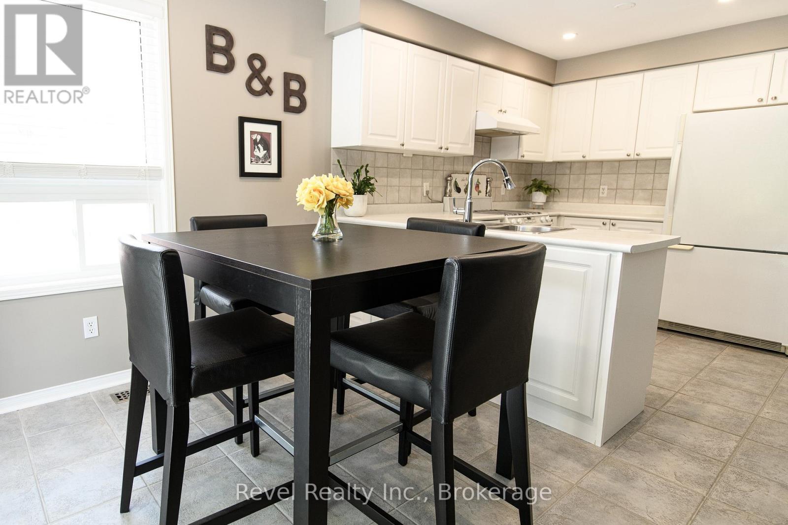 Photo 9 of 30 Cranberry Heights, Wasaga Beach ON