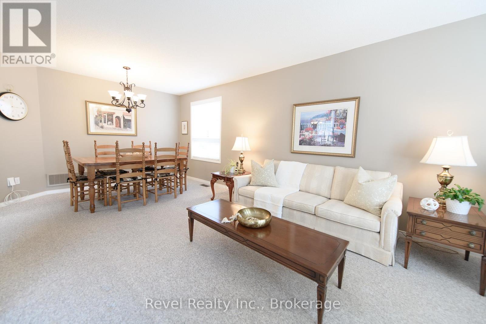 Photo 4 of 30 Cranberry Heights, Wasaga Beach ON