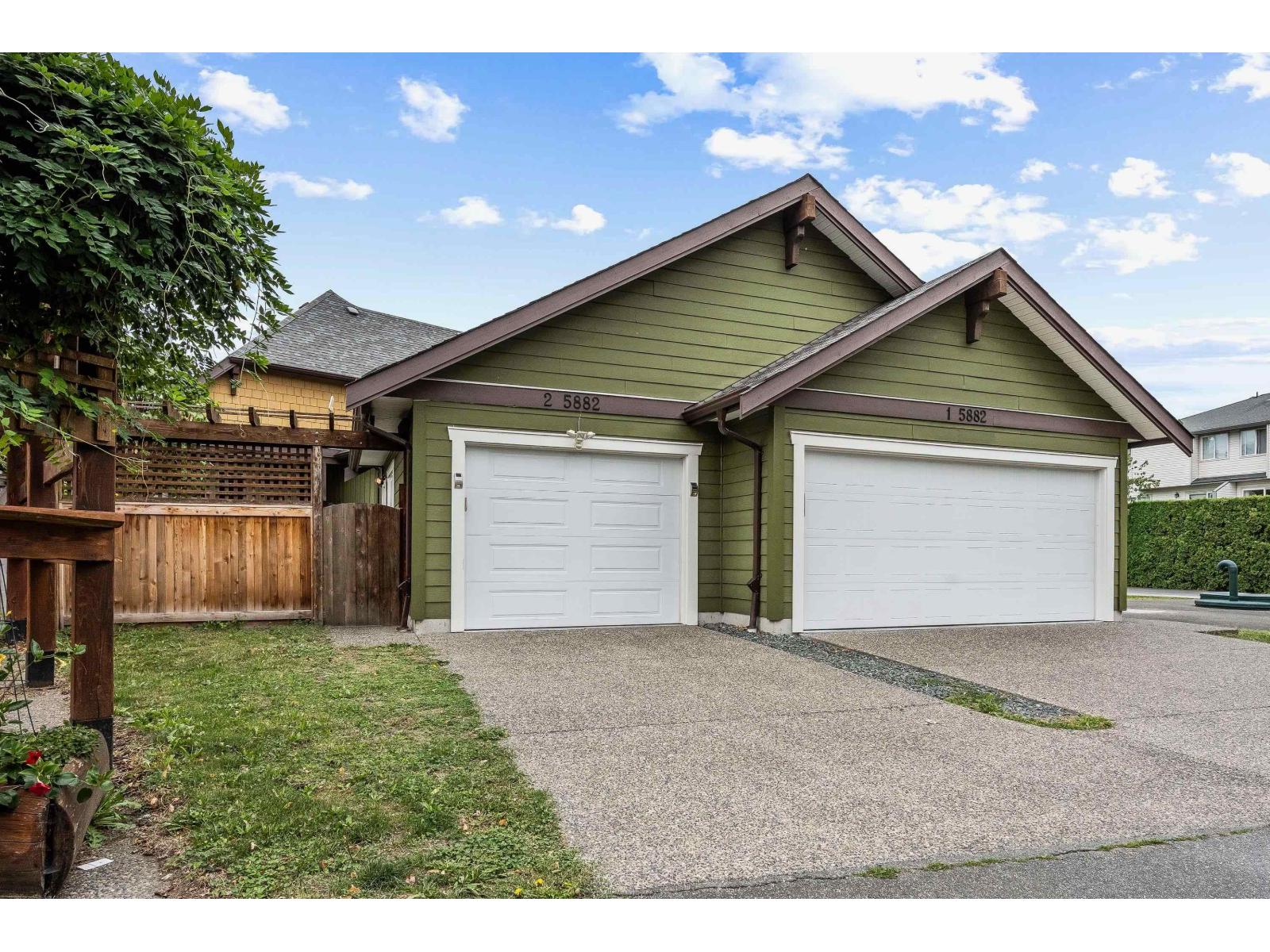 Photo 33 of 2 5882 Cowichan Street Garrison Crossing, Chilliwack BC