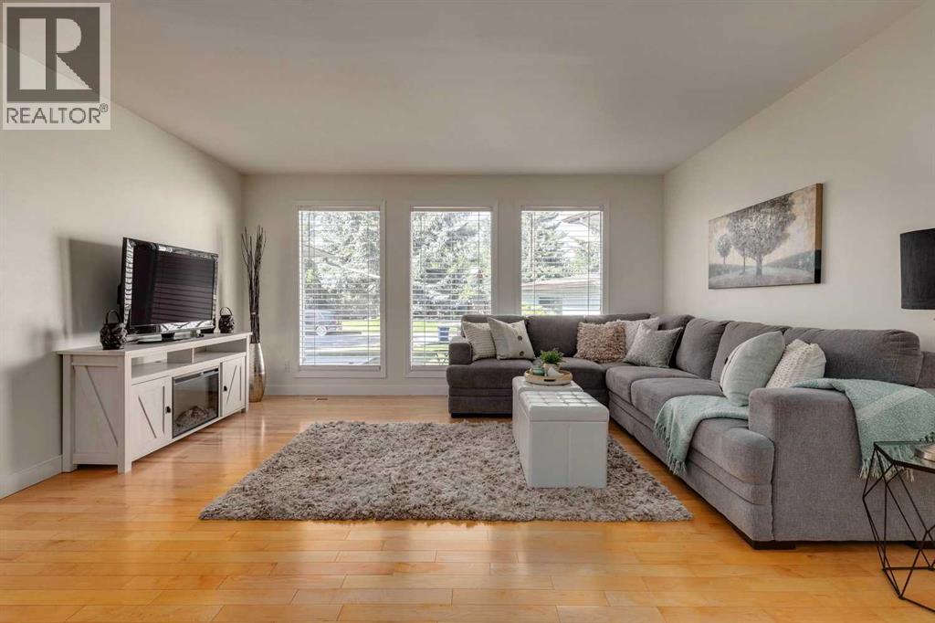 Single Family House 4 Level for Sale in  Brabourne Rise SW Braeside Calgary 
