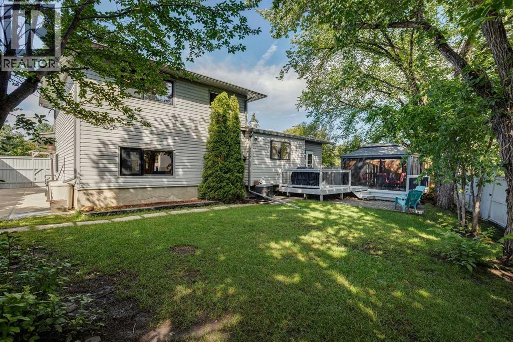 Single Family House 4 Level for Sale in  Brabourne Rise SW Braeside Calgary 