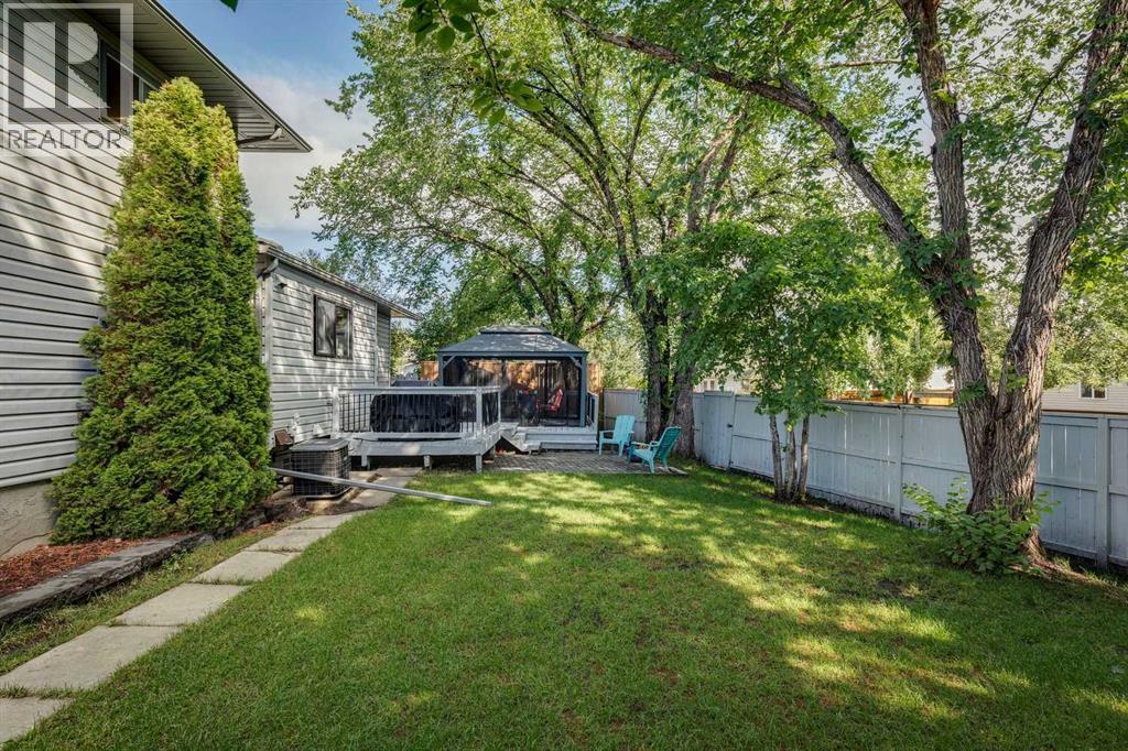 Single Family House 4 Level for Sale in  Brabourne Rise SW Braeside Calgary 