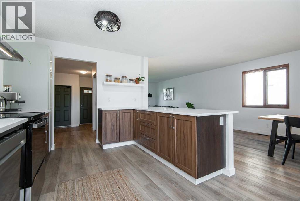 Photo 17 of 21 Gilbert Crescent, Red Deer AB