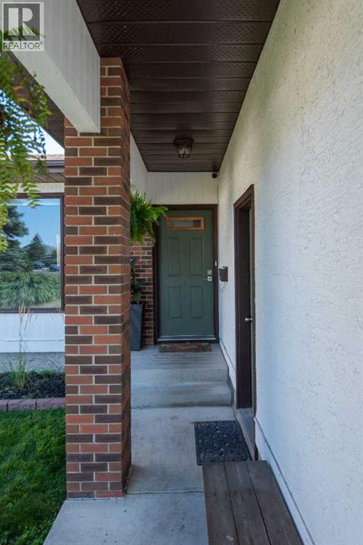 Photo 2 of 21 Gilbert Crescent, Red Deer AB