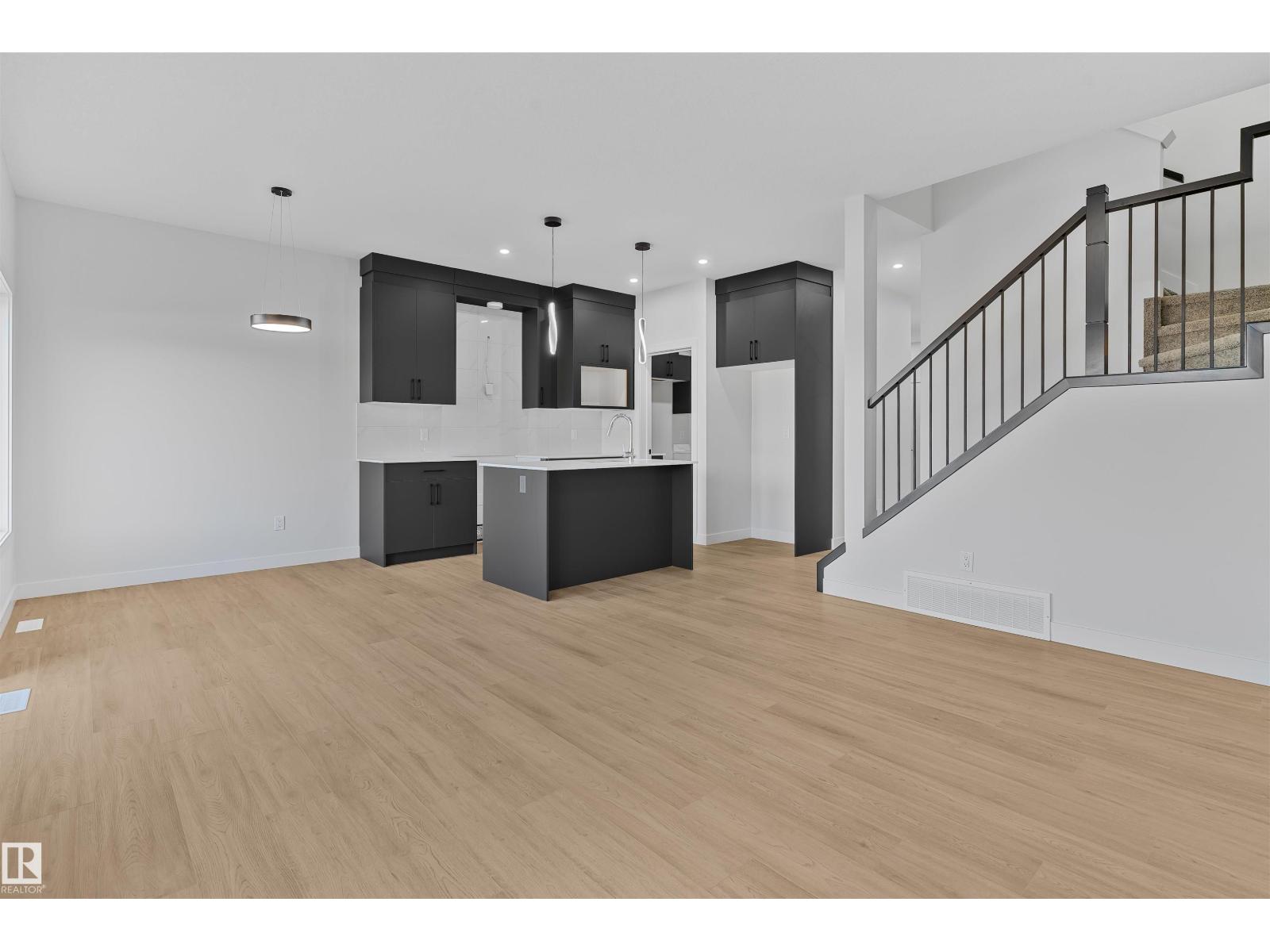 Photo 21 of 215 24 St Sw, Edmonton AB