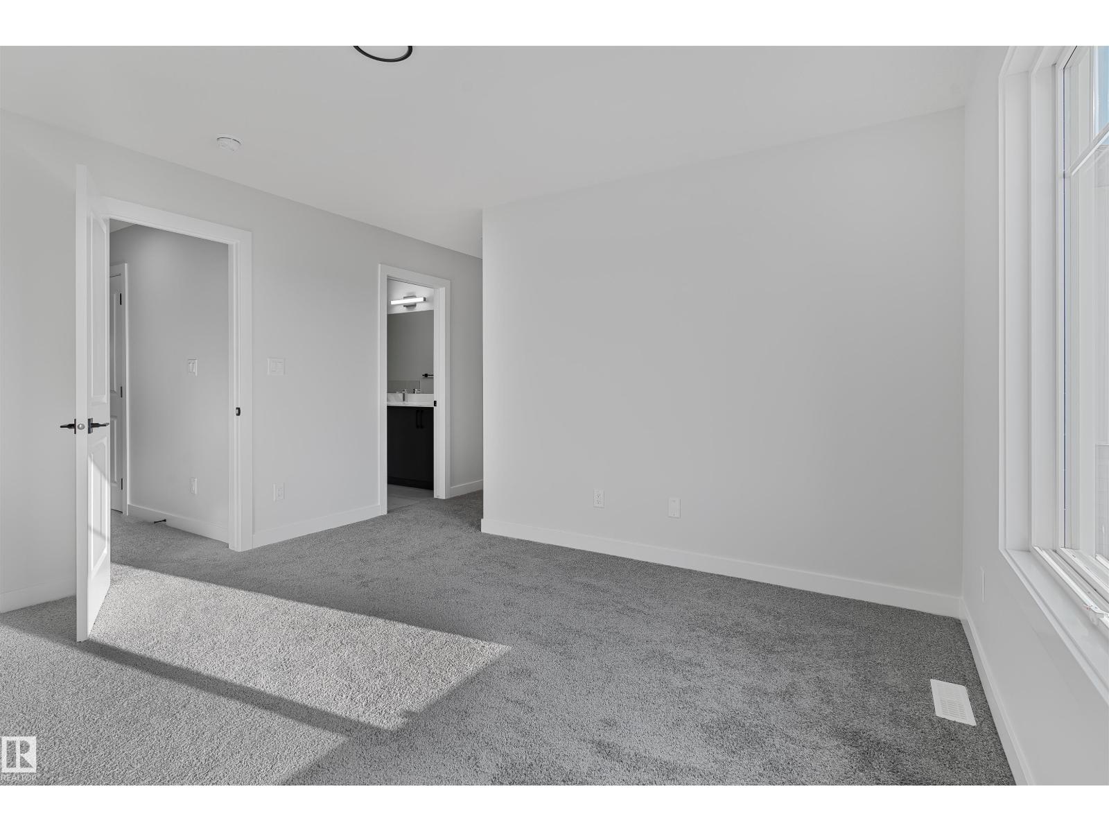 Photo 3 of 215 24 St Sw, Edmonton AB