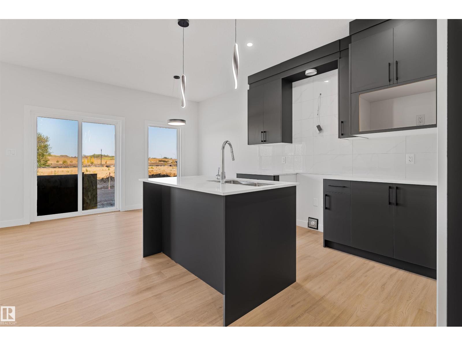 Photo 10 of 215 24 St Sw, Edmonton AB