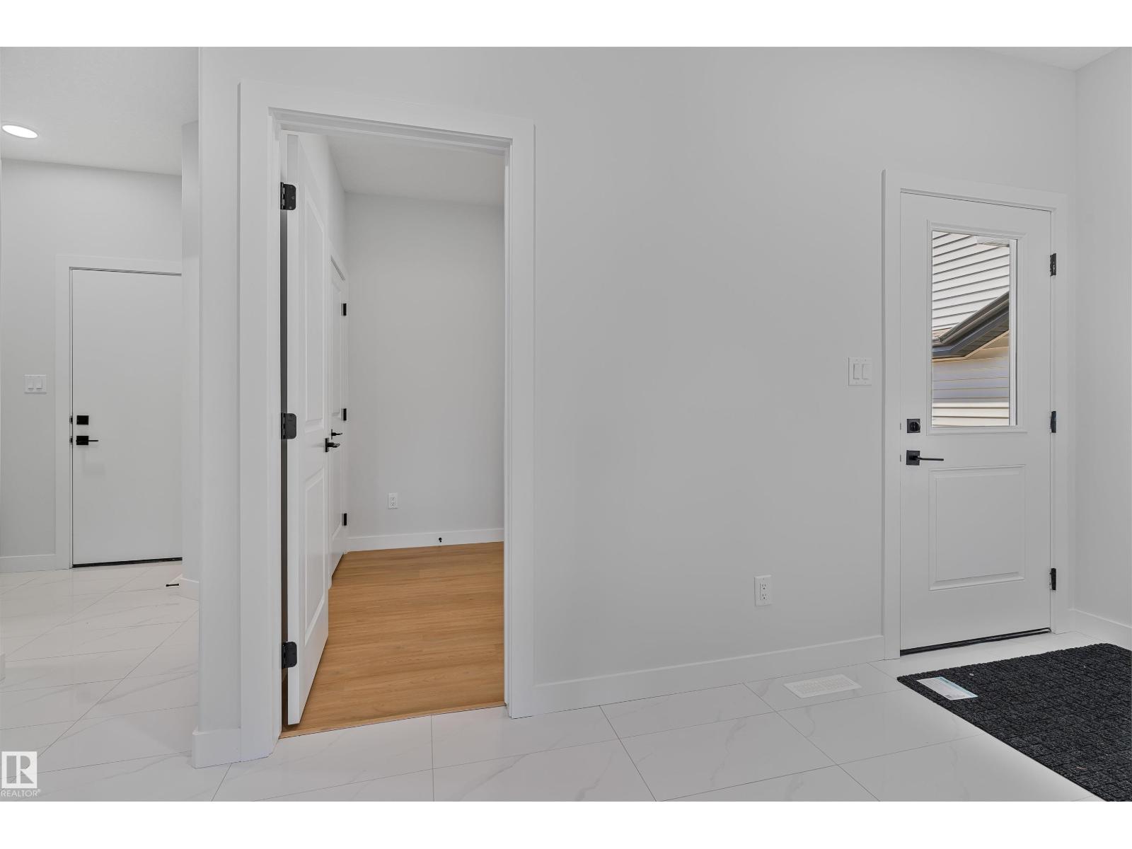 Photo 1 of 215 24 St Sw, Edmonton AB