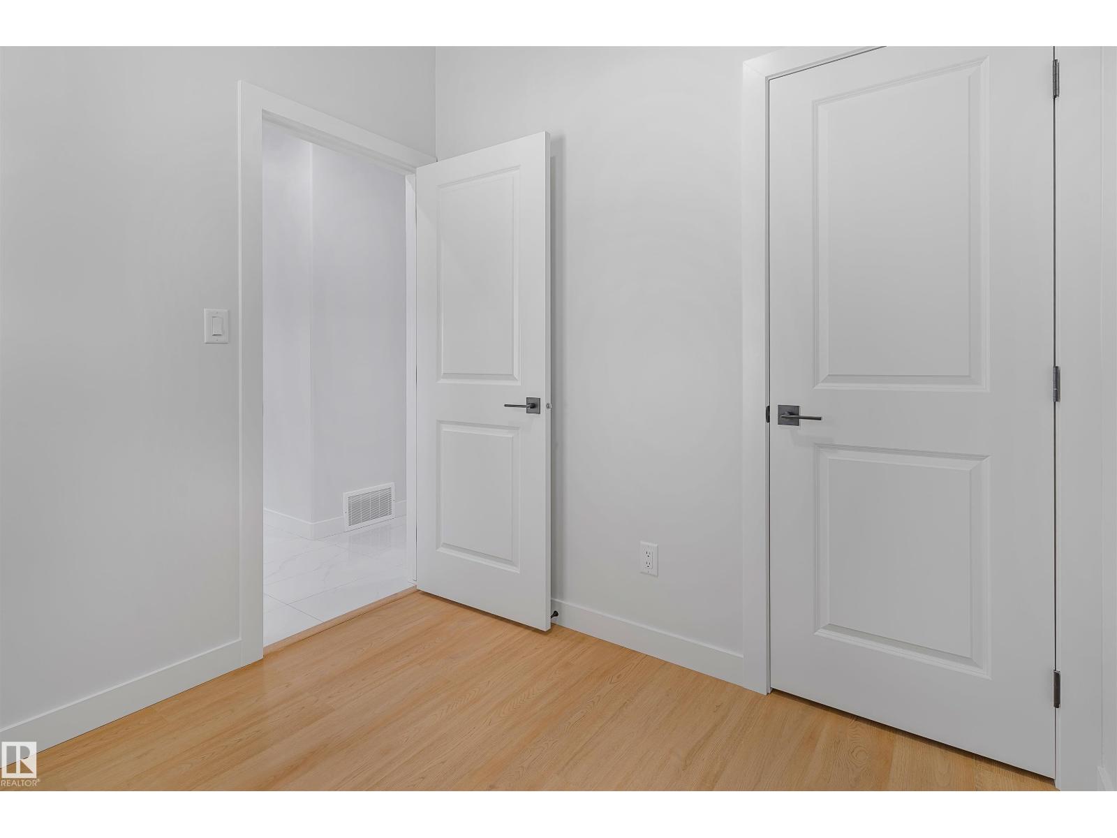 Photo 4 of 215 24 St Sw, Edmonton AB