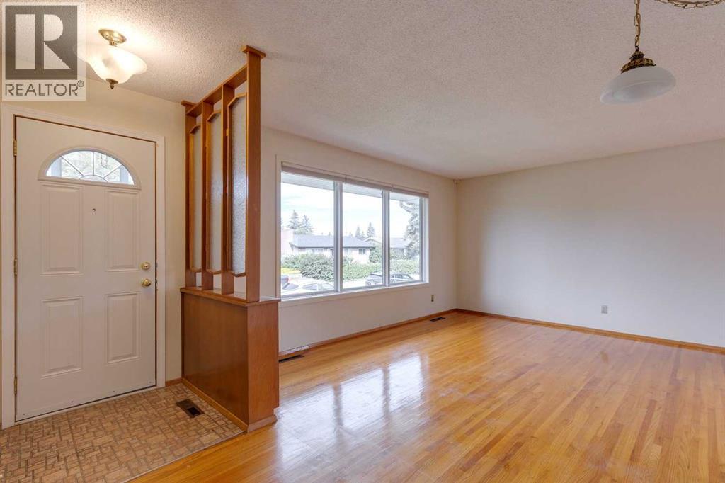Photo 14 of 27 Pensacola Close Se, Calgary AB