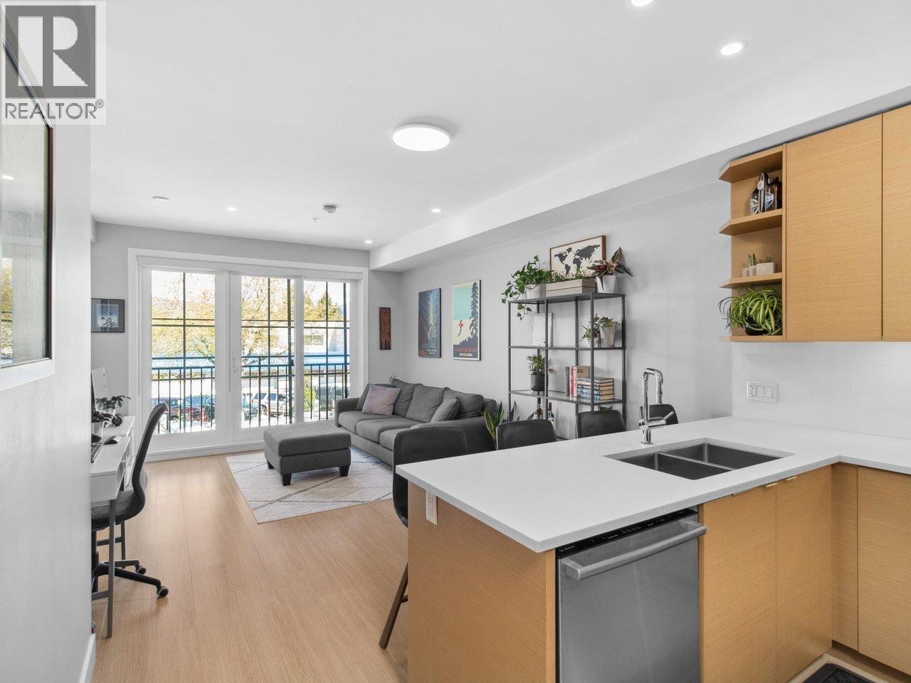 Photo 4 of 208 2528 Collingwood Street, Vancouver BC