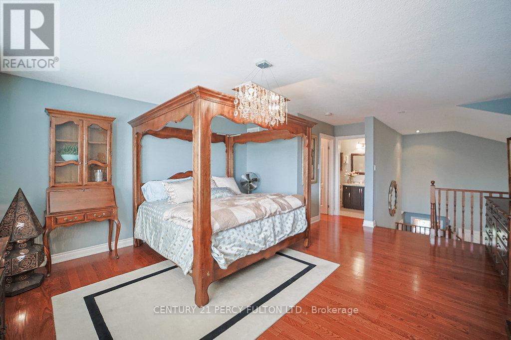 Photo 2 of 159 Ridge Way, New Tecumseth ON