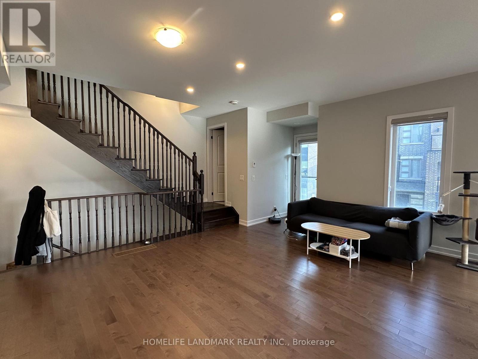 Photo 4 of 21 Gothenburg Lane, Markham ON