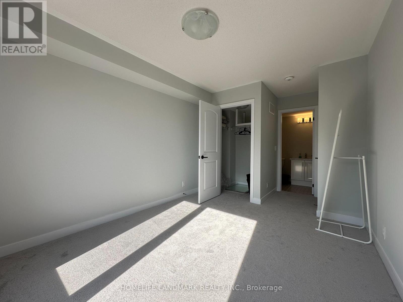 Photo 3 of 21 Gothenburg Lane, Markham ON