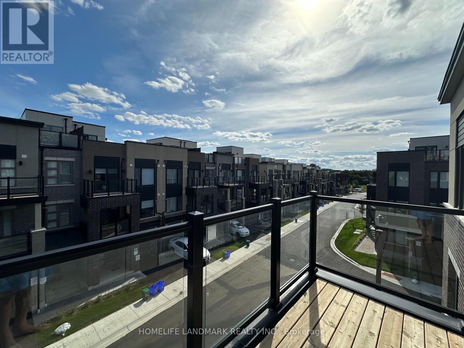 Photo 12 of 21 Gothenburg Lane, Markham ON