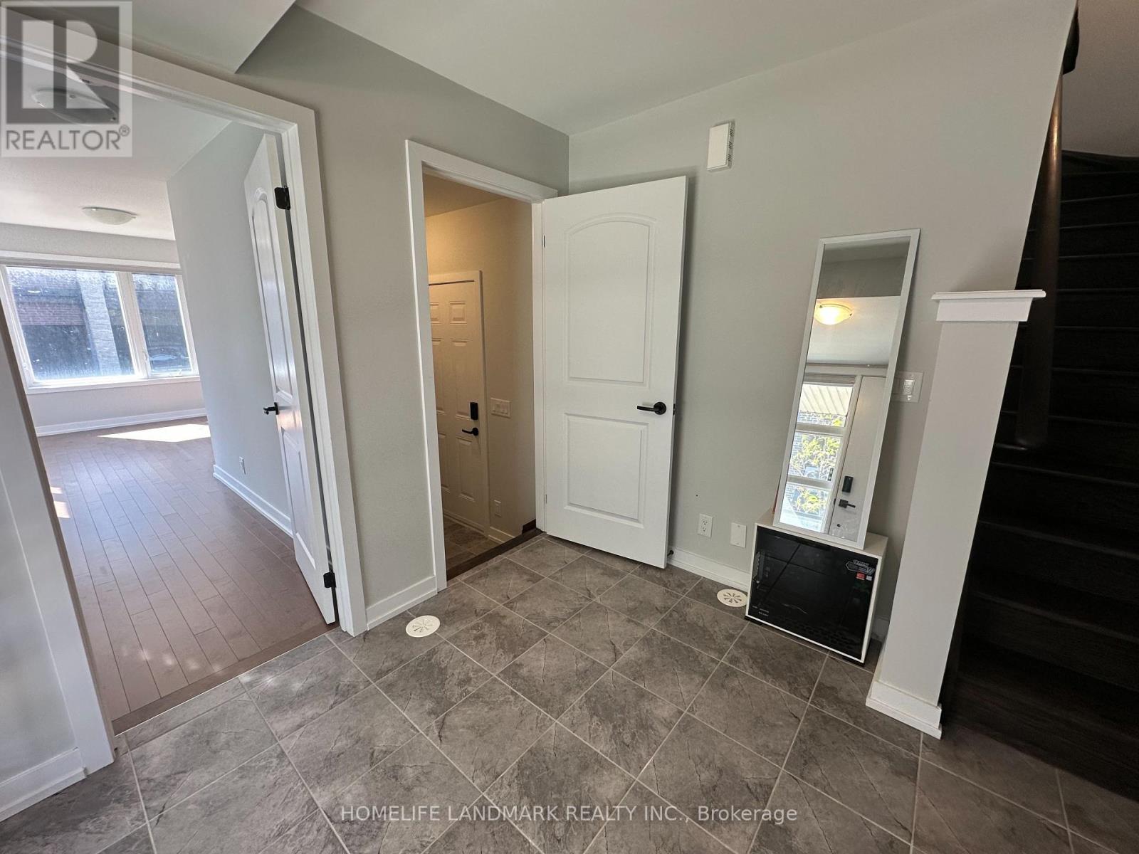 Photo 7 of 21 Gothenburg Lane, Markham ON