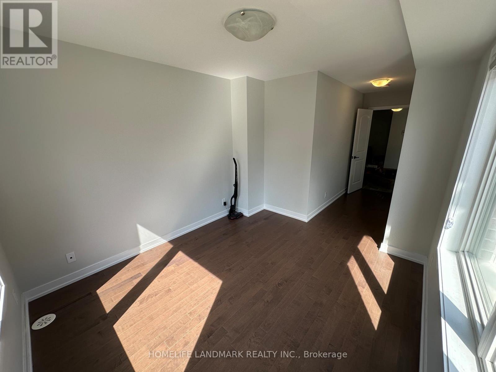 Photo 24 of 21 Gothenburg Lane, Markham ON
