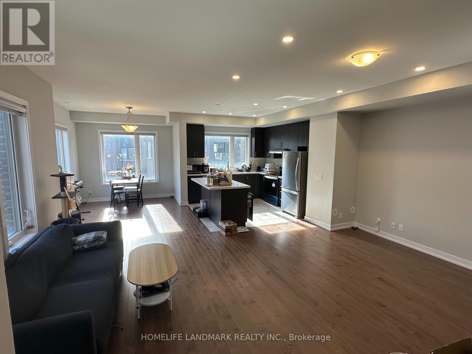 Photo 13 of 21 Gothenburg Lane, Markham ON