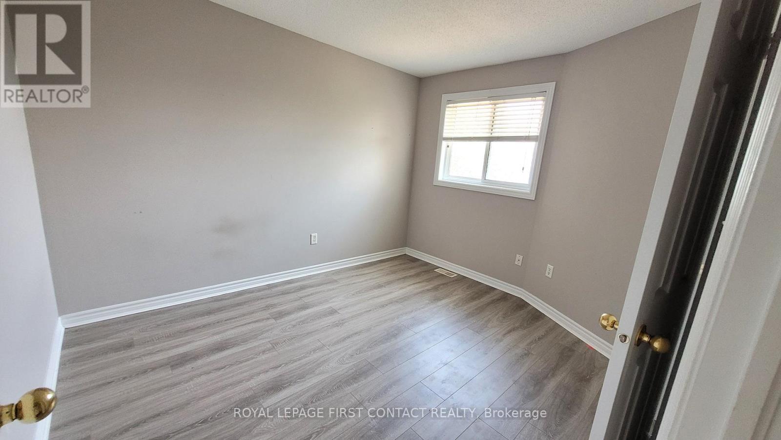 Photo 5 of 51 Stephanie Lane, Barrie ON