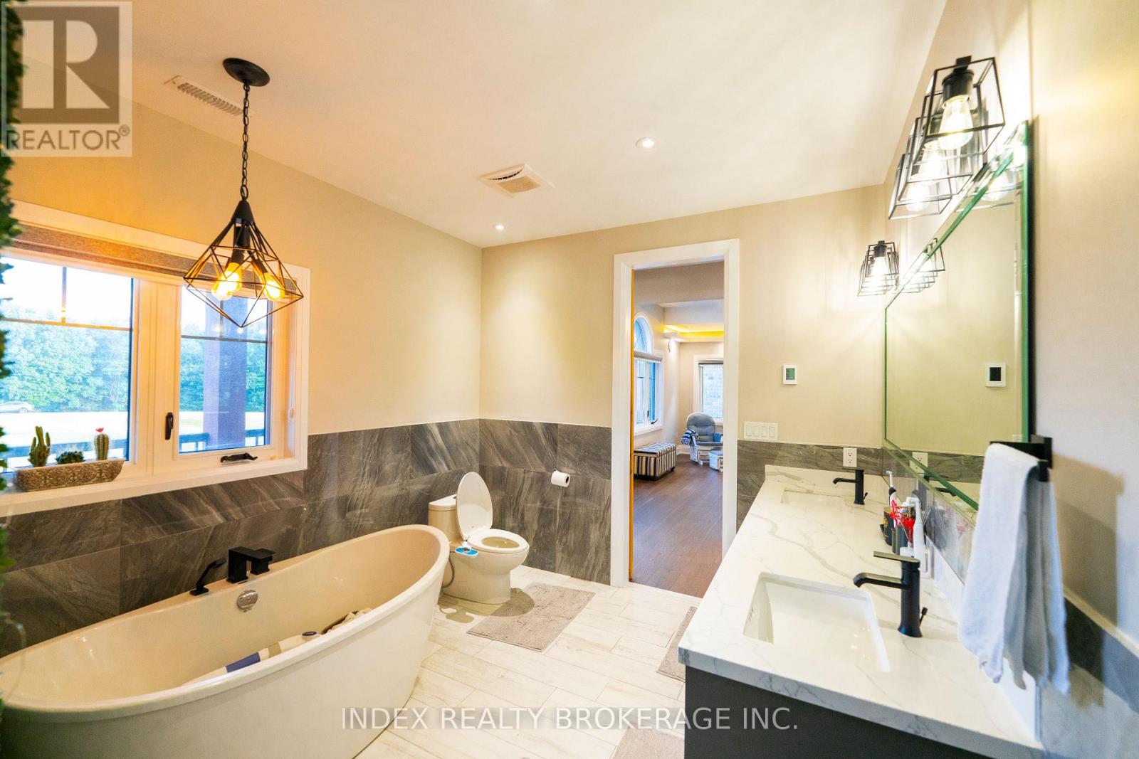 Photo 18 of 20 Glassford Court, Caledon ON