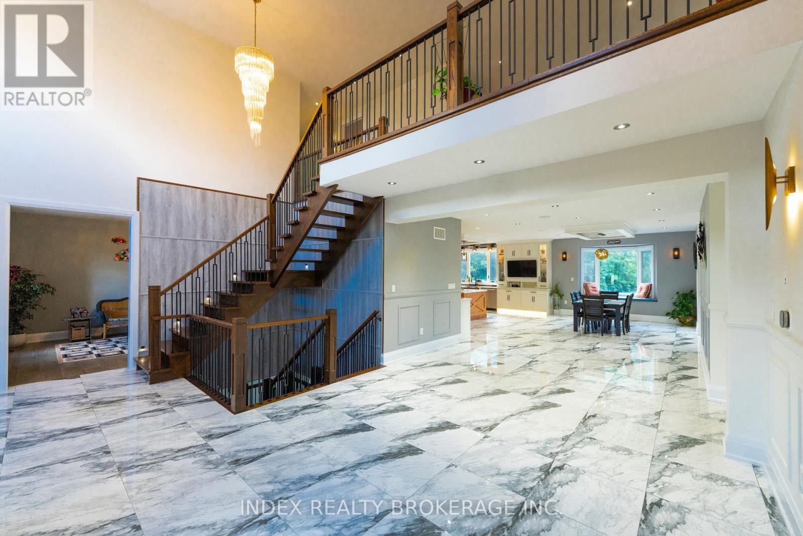 Photo 2 of 20 Glassford Court, Caledon ON