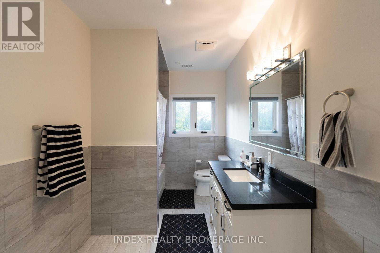 Photo 26 of 20 Glassford Court, Caledon ON