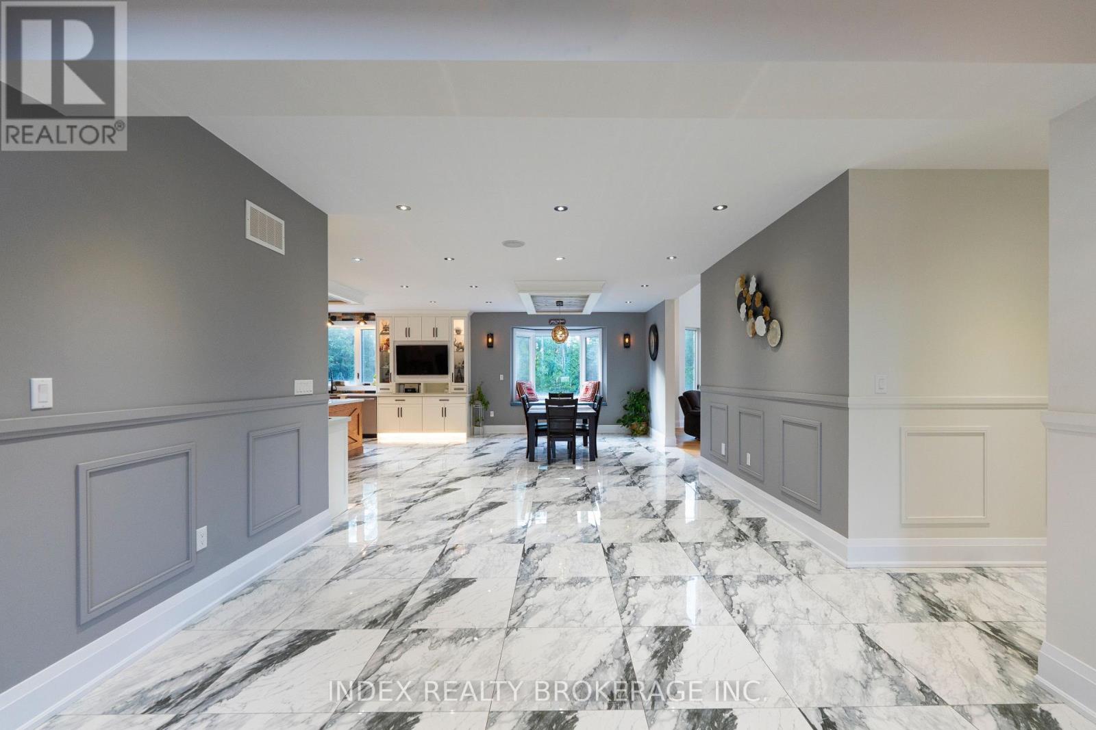 Photo 3 of 20 Glassford Court, Caledon ON