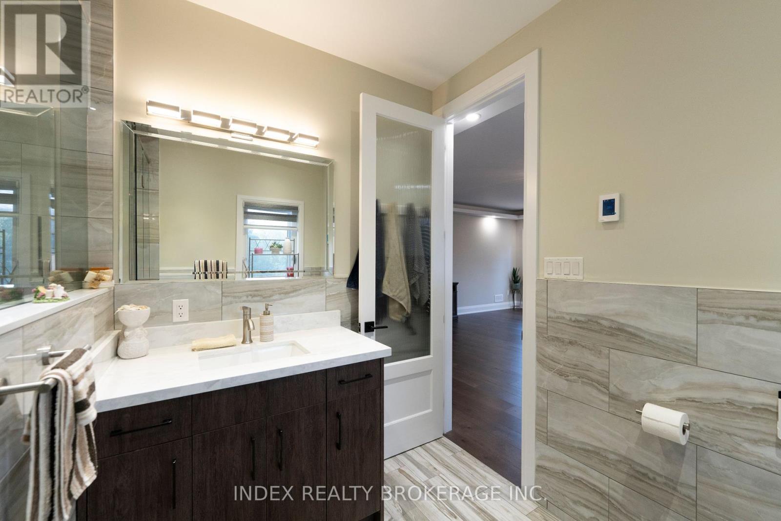 Photo 32 of 20 Glassford Court, Caledon ON