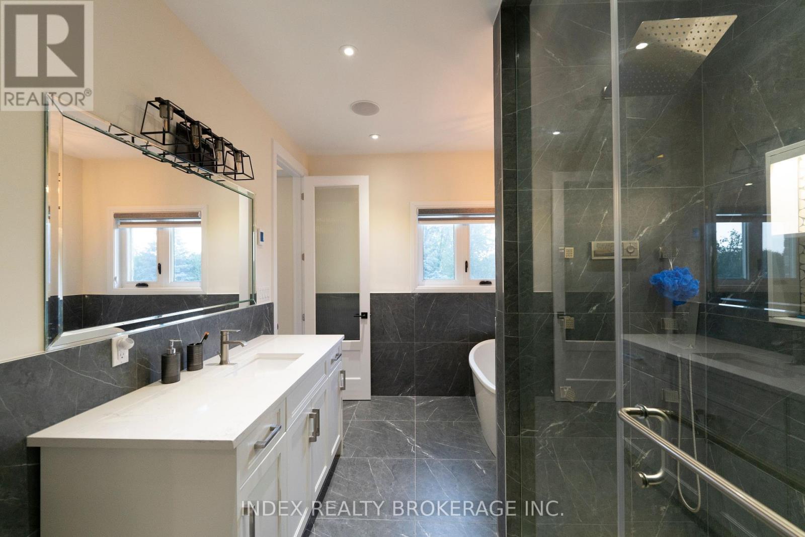 Photo 36 of 20 Glassford Court, Caledon ON