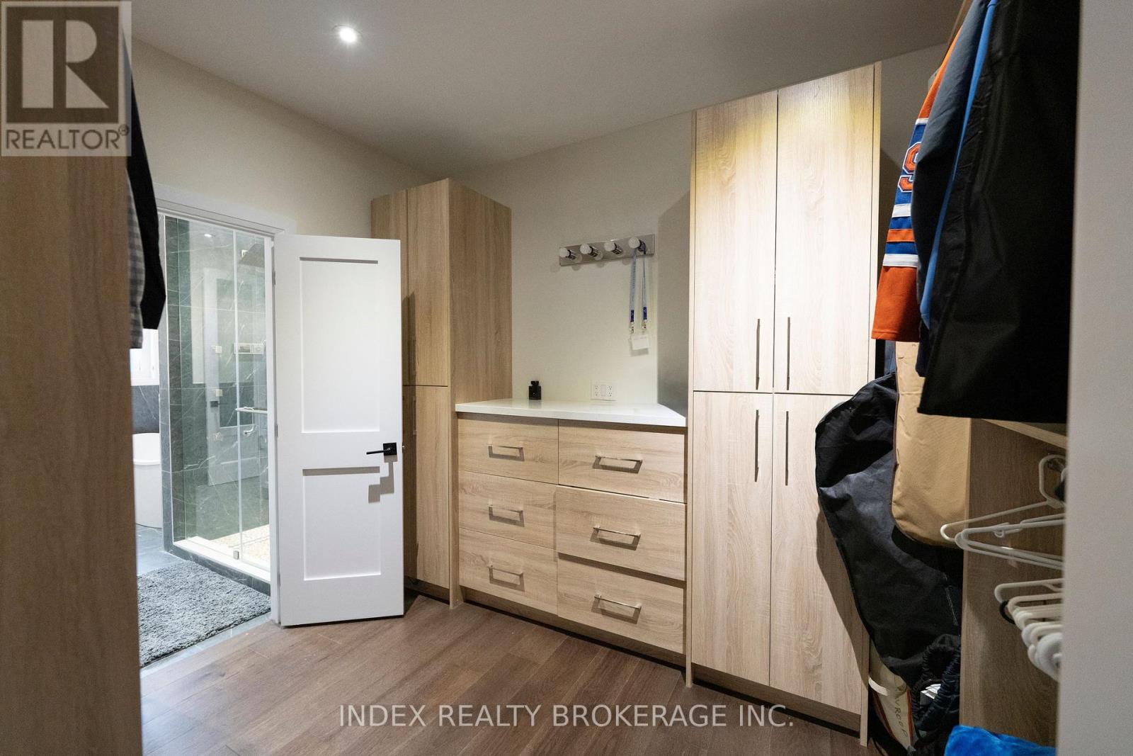 Photo 37 of 20 Glassford Court, Caledon ON