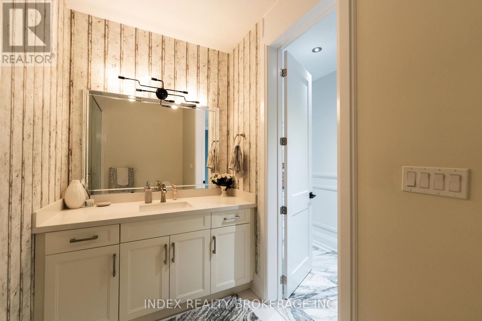 Photo 4 of 20 Glassford Court, Caledon ON