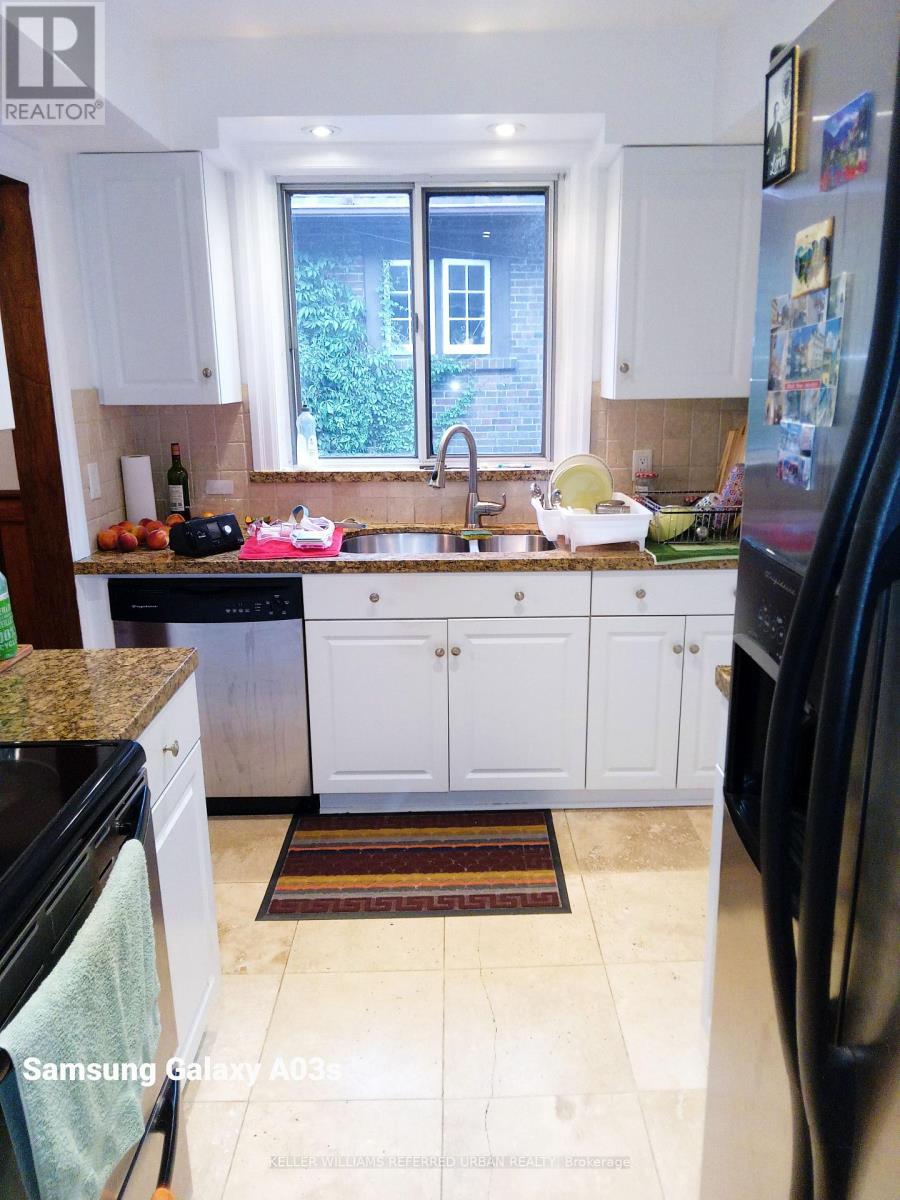 Photo 13 of 4 514 Riverside Drive, Toronto ON