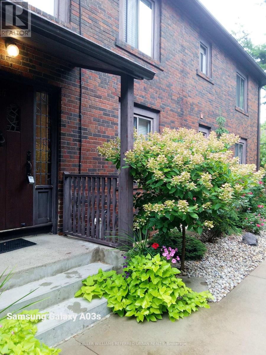 Photo 2 of 4 514 Riverside Drive, Toronto ON