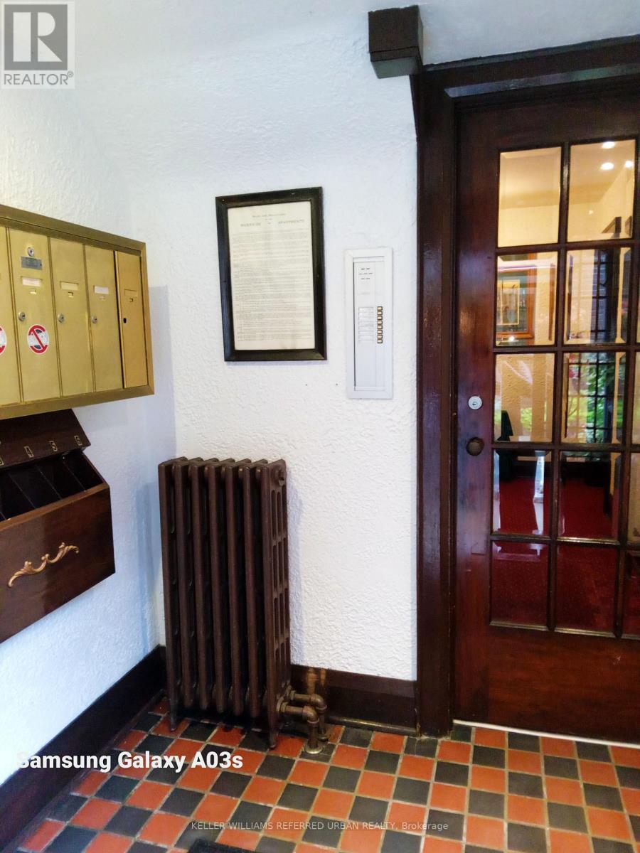 Photo 5 of 4 514 Riverside Drive, Toronto ON