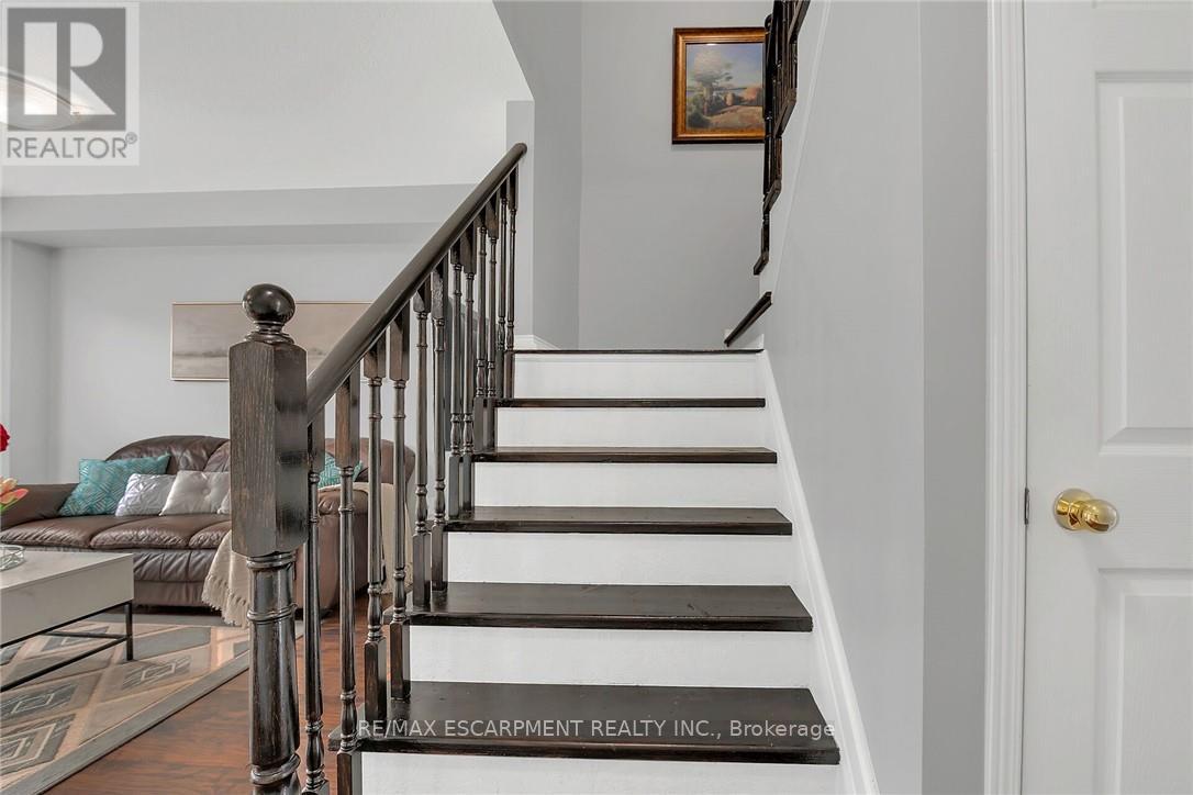 Photo 31 of 68 Powell Drive, Hamilton ON