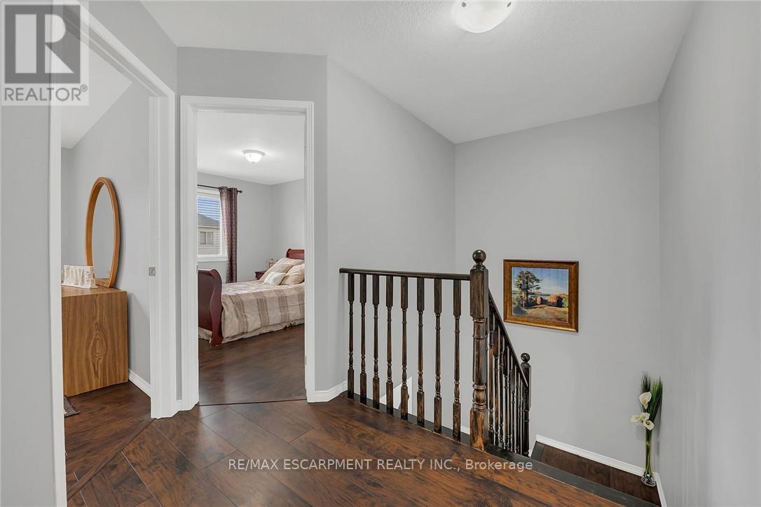 Photo 33 of 68 Powell Drive, Hamilton ON