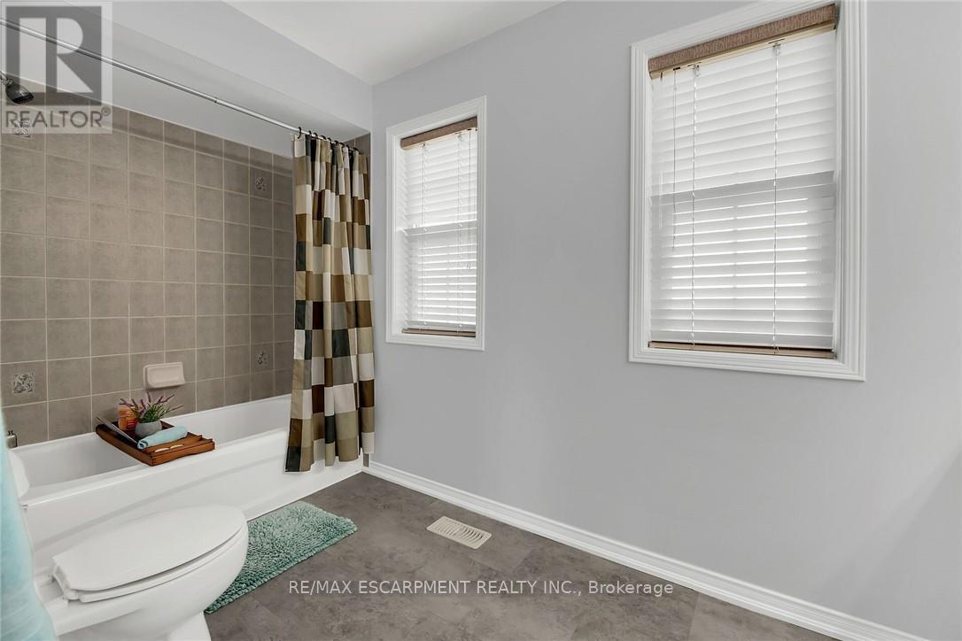 Photo 38 of 68 Powell Drive, Hamilton ON