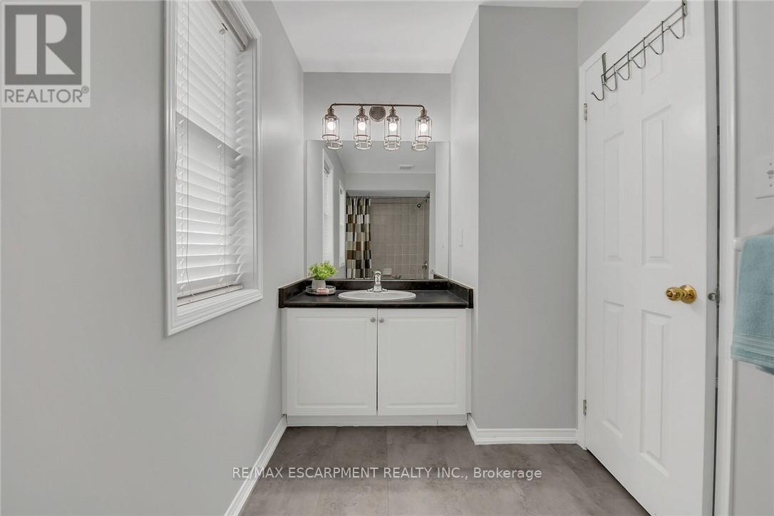 Photo 39 of 68 Powell Drive, Hamilton ON